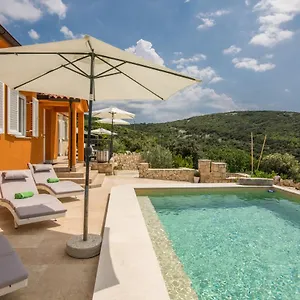 Villa Hacienda Babina, Miholascica